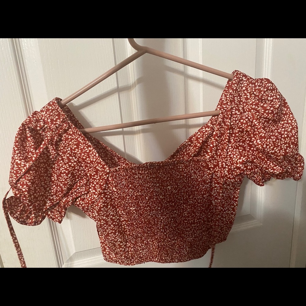Red floral top - Picture 2 of 2